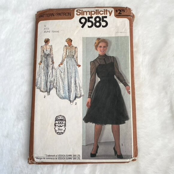 3 Simplicity Sewing Patterns - Picture 2 of 7